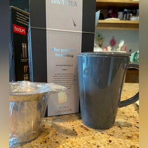 David’s tea mug with lid and infuser (never used)